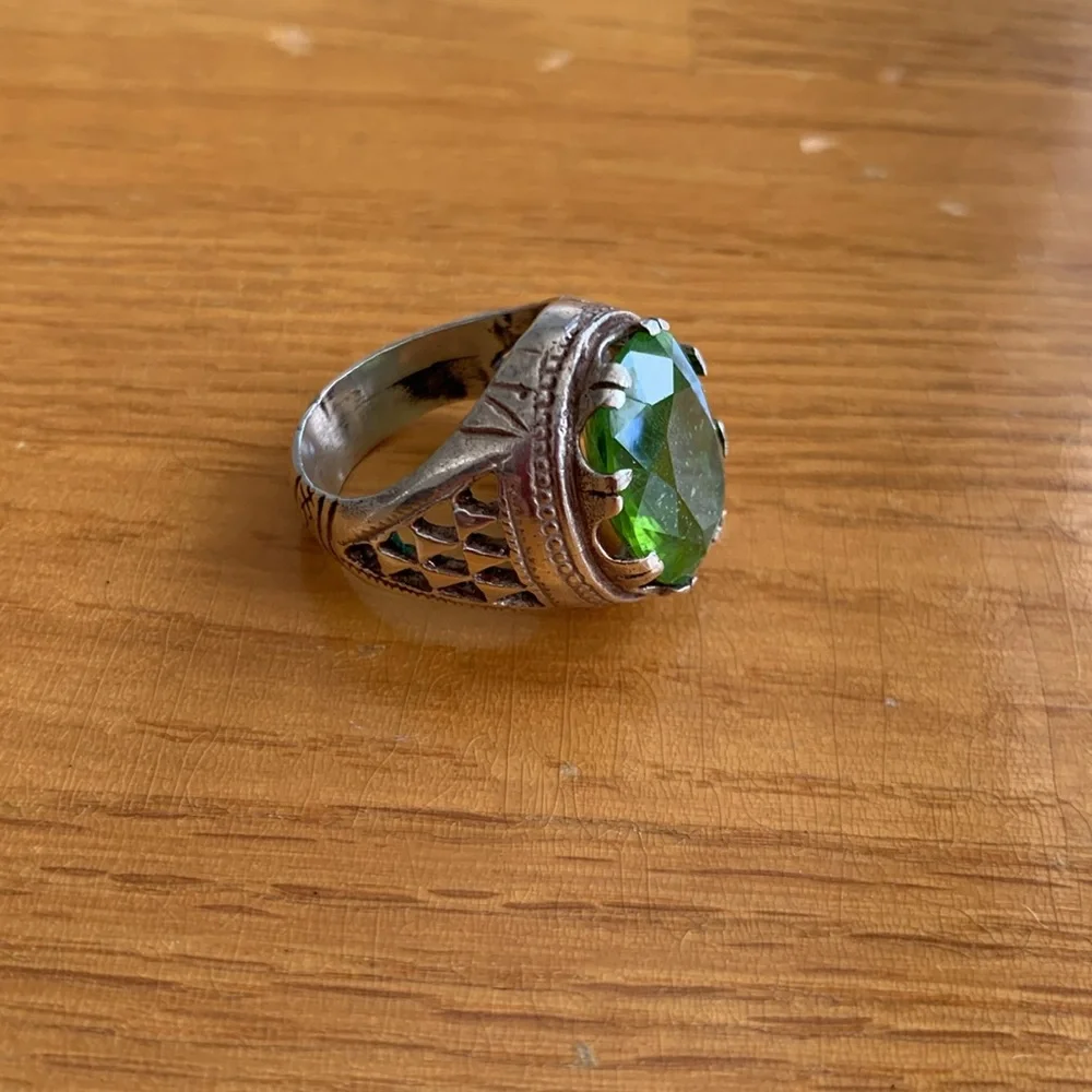 PERIDOT ring - Picture 8 of 10